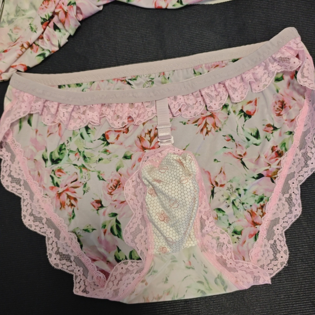 手作りの花柄、セクシーで可愛らしいメンズブリーフ。LGBQT - Elastic Lace Trim のレビューと価格